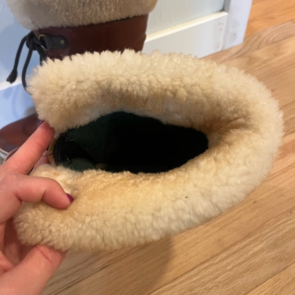 UGG Leather Tall Boot with Lambs Fur. 7M winter snow boots - Picture 4 of 15